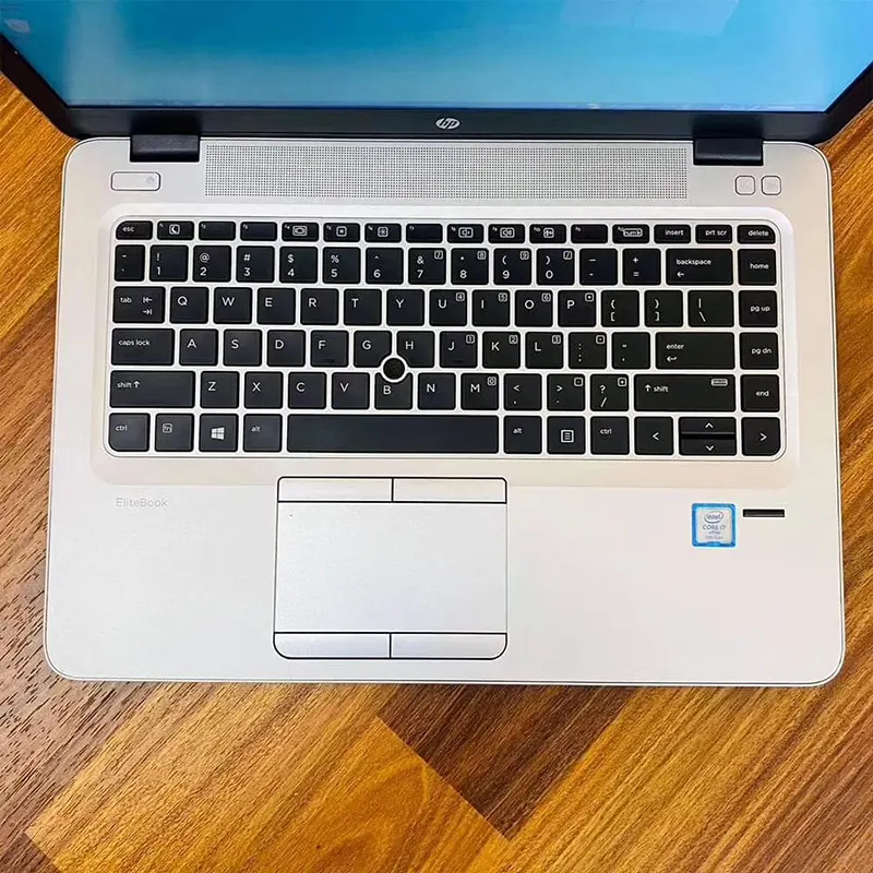 کیبورد لپ تاپ برای تایپ استاندارد